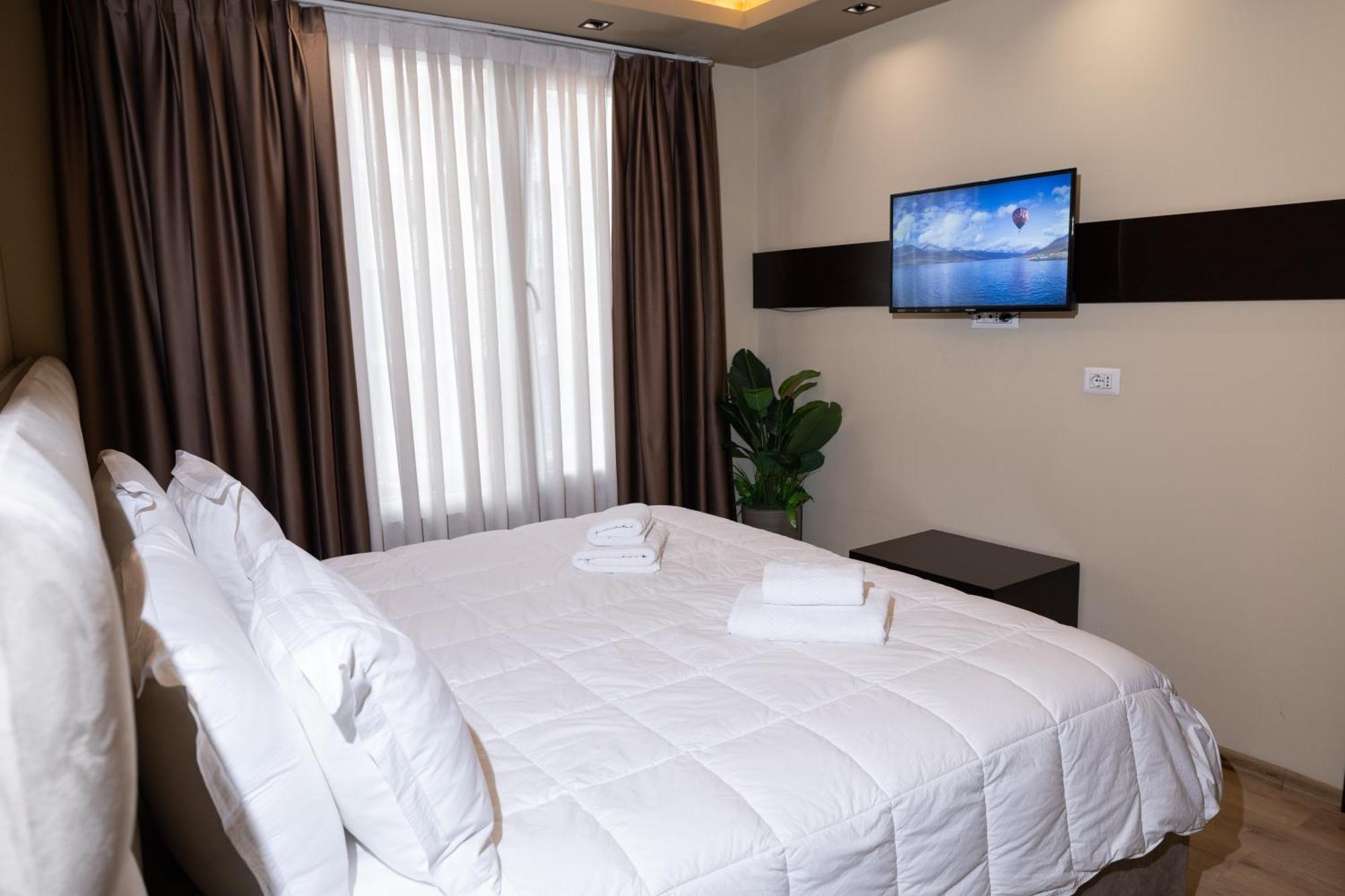 4R Colombo Hotel Tirana Exteriör bild