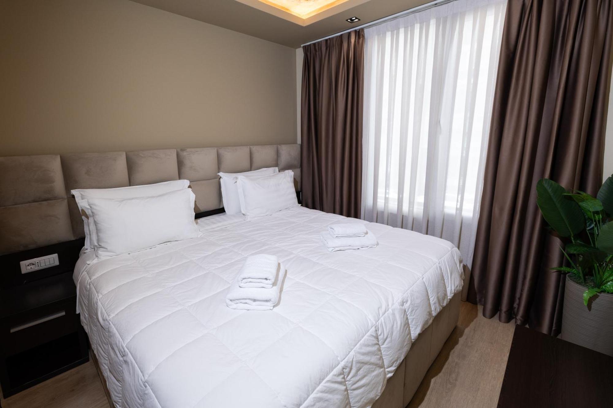 4R Colombo Hotel Tirana Exteriör bild