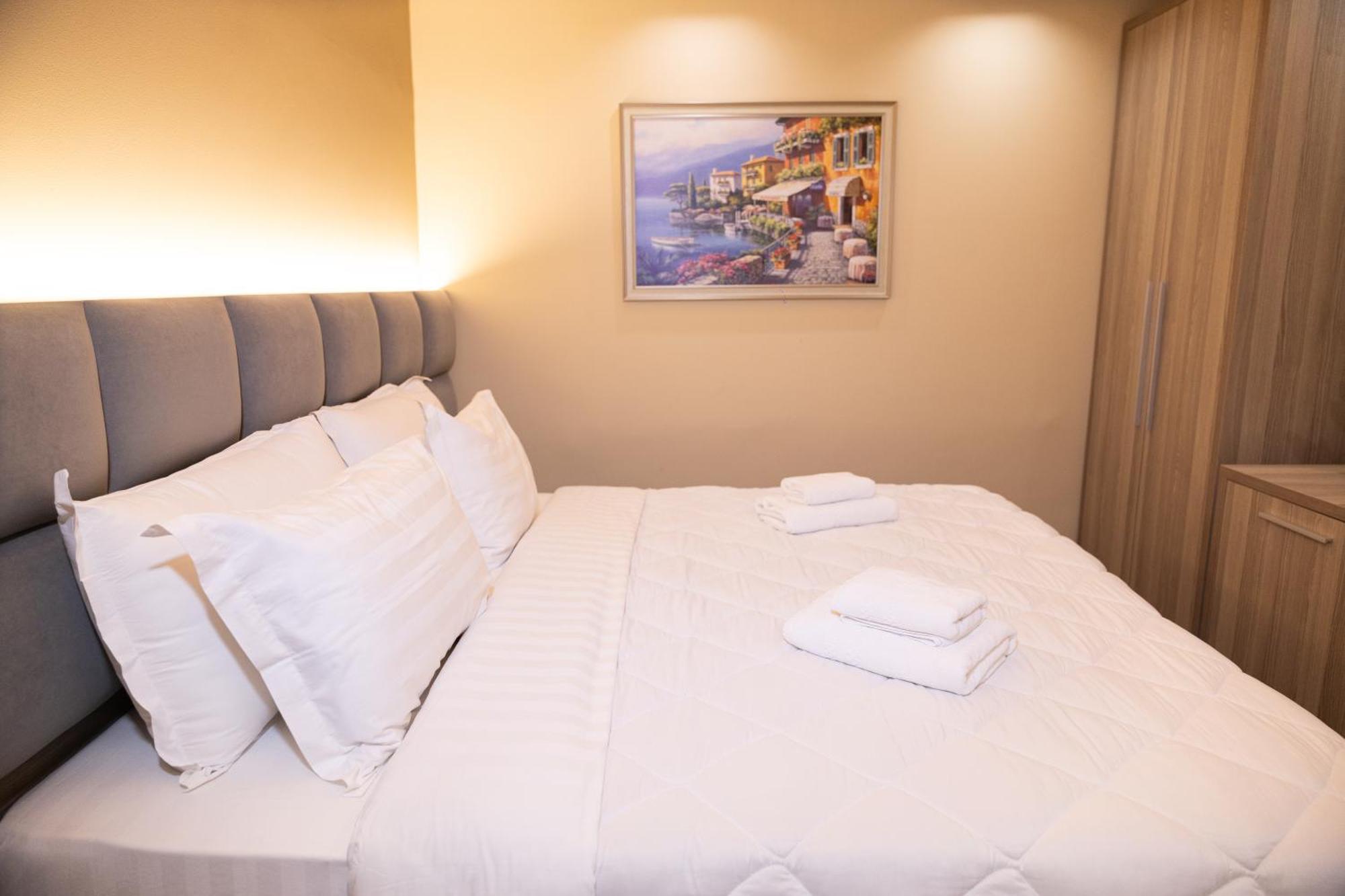 4R Colombo Hotel Tirana Exteriör bild