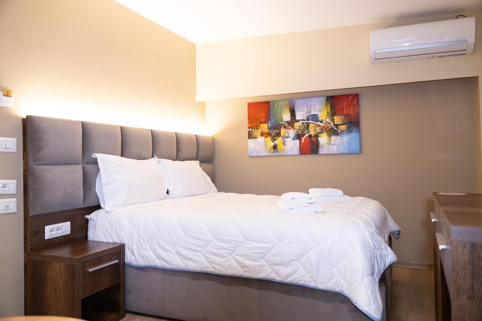4R Colombo Hotel Tirana Exteriör bild