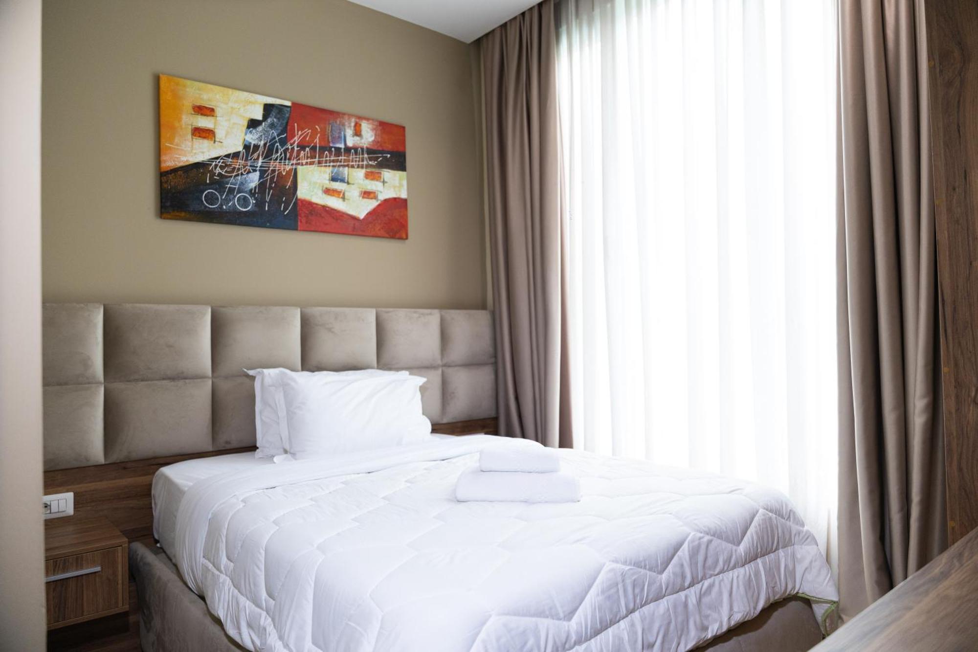 4R Colombo Hotel Tirana Exteriör bild