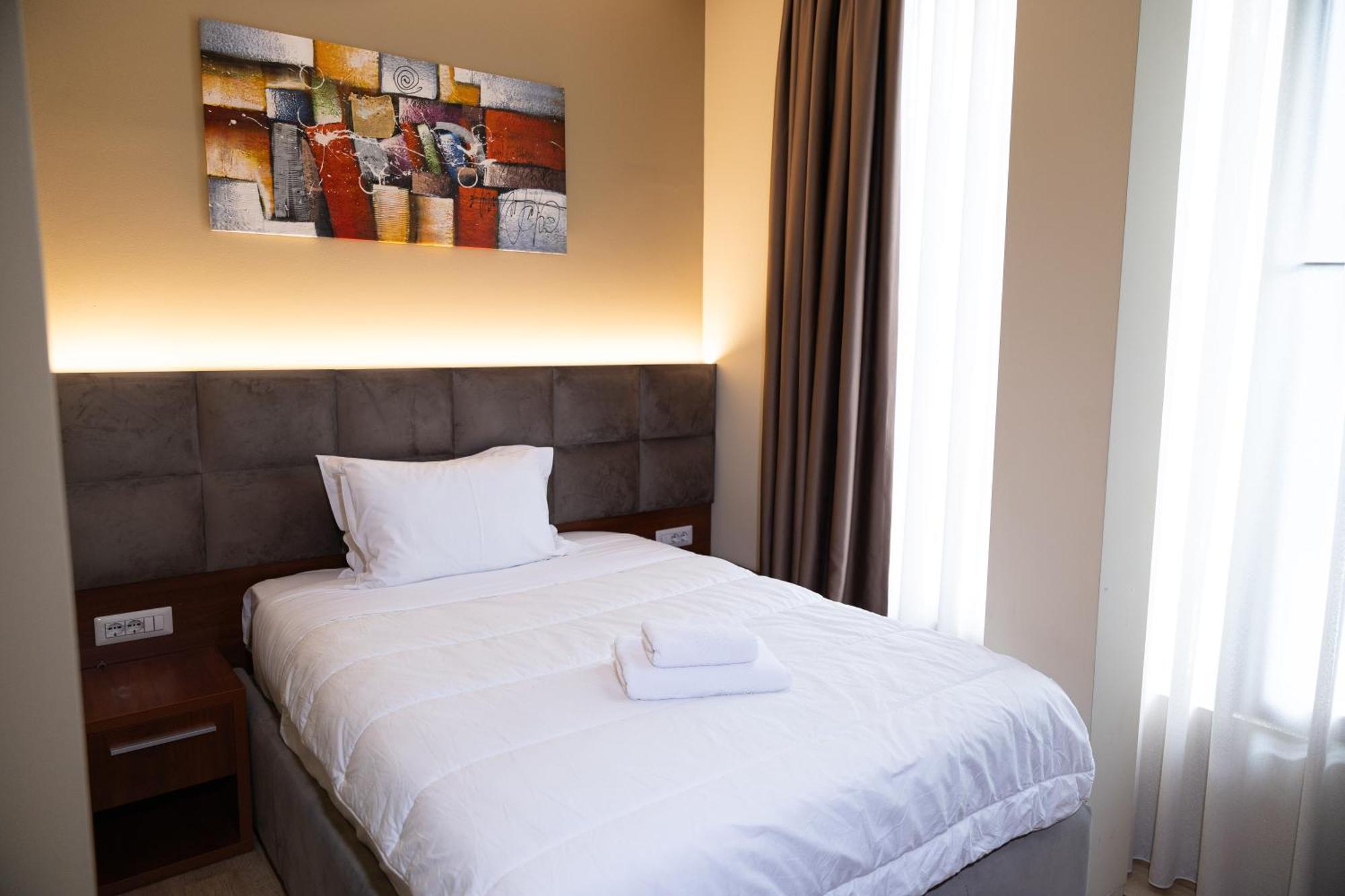 4R Colombo Hotel Tirana Exteriör bild