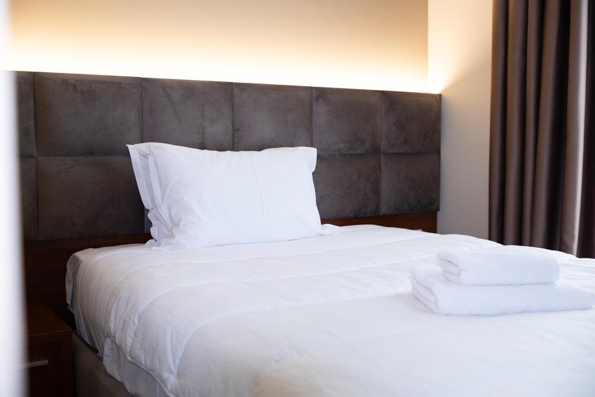 4R Colombo Hotel Tirana Exteriör bild