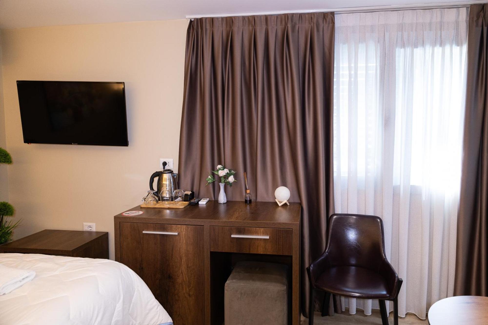 4R Colombo Hotel Tirana Exteriör bild