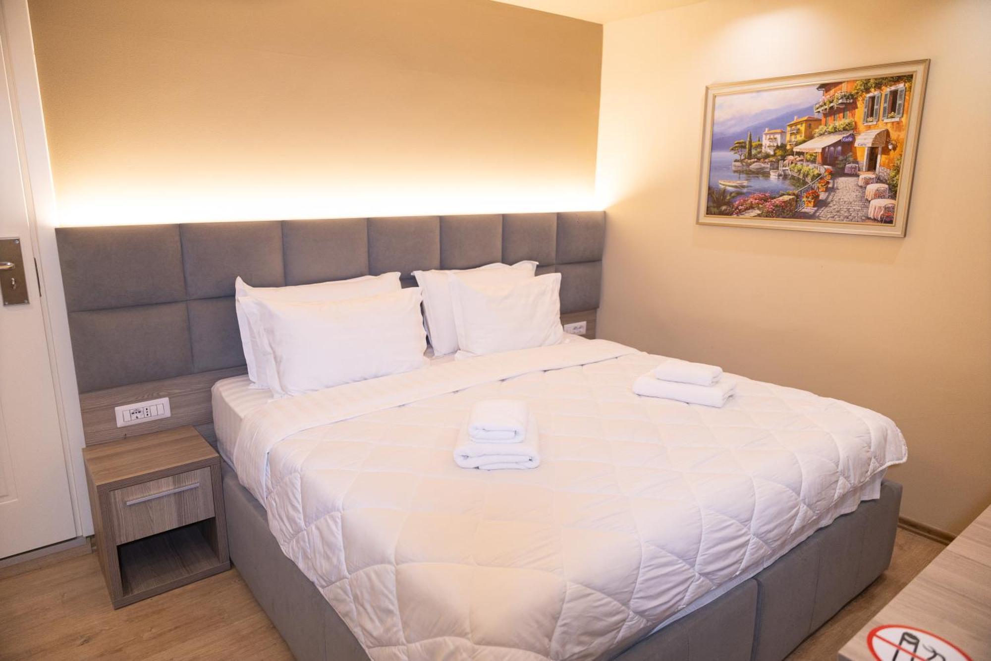 4R Colombo Hotel Tirana Exteriör bild